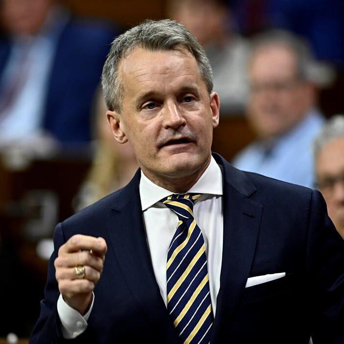 Feds unveil web tool to track representation, pay disparity for women, minorities